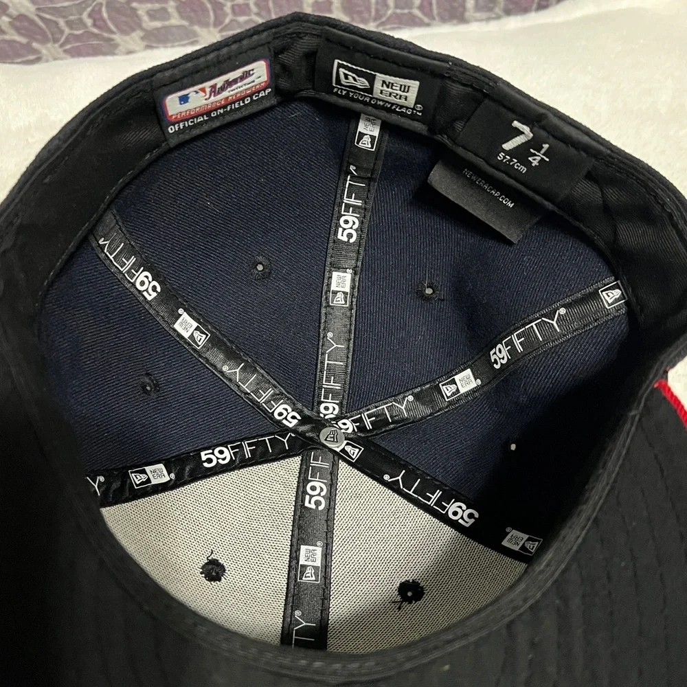 Red and Black Bird Embroidered Cardinals hat - Picture 3 of 4